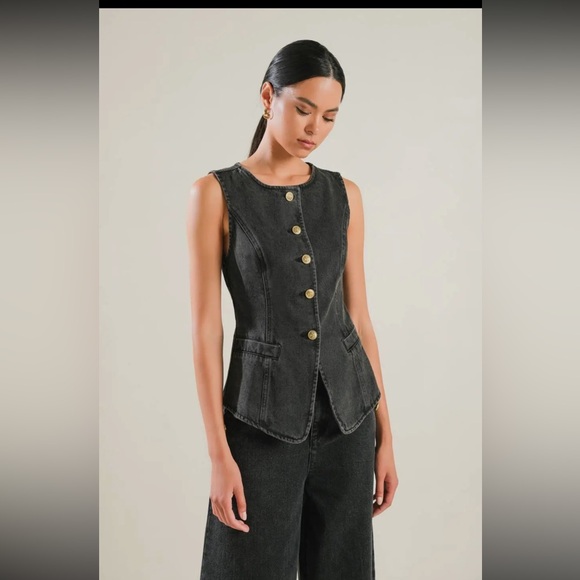 ✨NEW✨Washed black gold button detail denim vest, sizes Small-Large - Picture 5 of 6